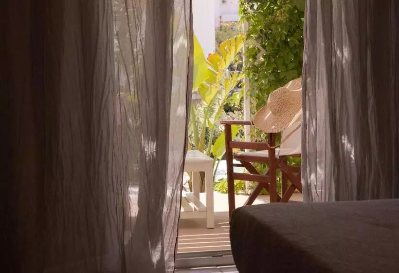 سوئیت با چشم‌انداز, Aloni Hotel & Suites
