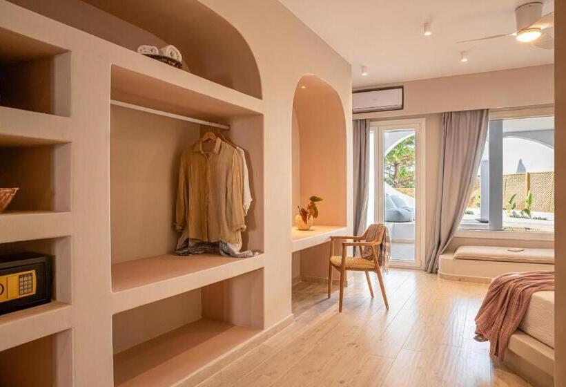 Люкс с Бассейном, Aloni Hotel & Suites
