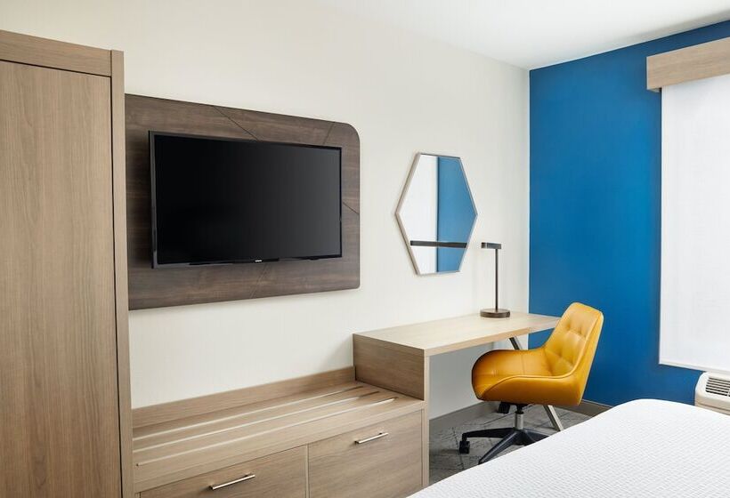 جناح لذوى الاحتياجات الخاصة, Holiday Inn Express Hotel & Suites Port St. Lucie West, An Ihg