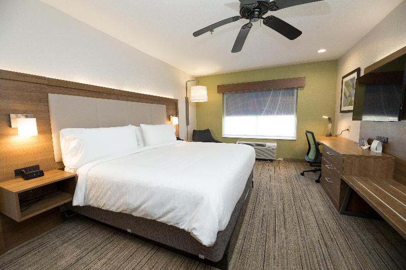 Люкс Адаптированный для Инвалидов, Holiday Inn Express Hotel & Suites Clinton, An Ihg