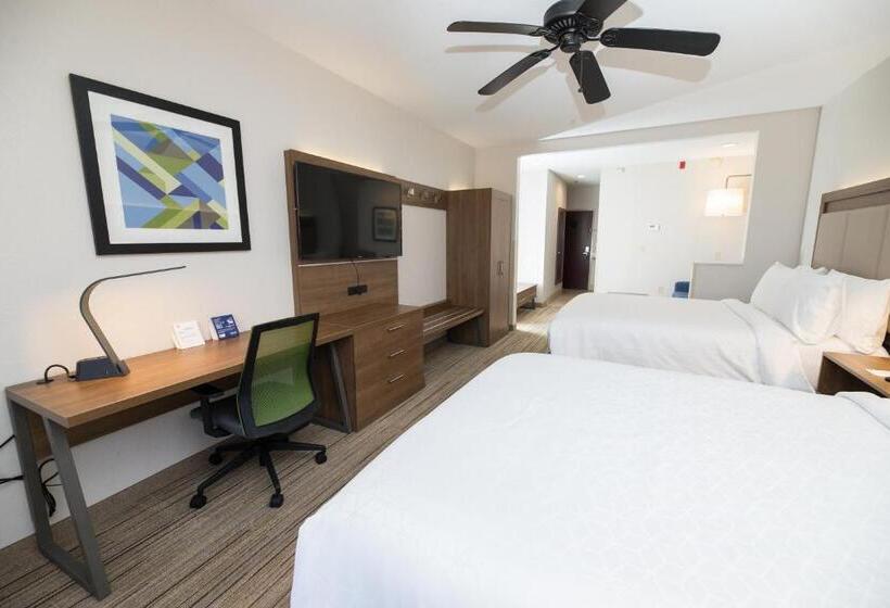 جناح, Holiday Inn Express Hotel & Suites Clinton, An Ihg