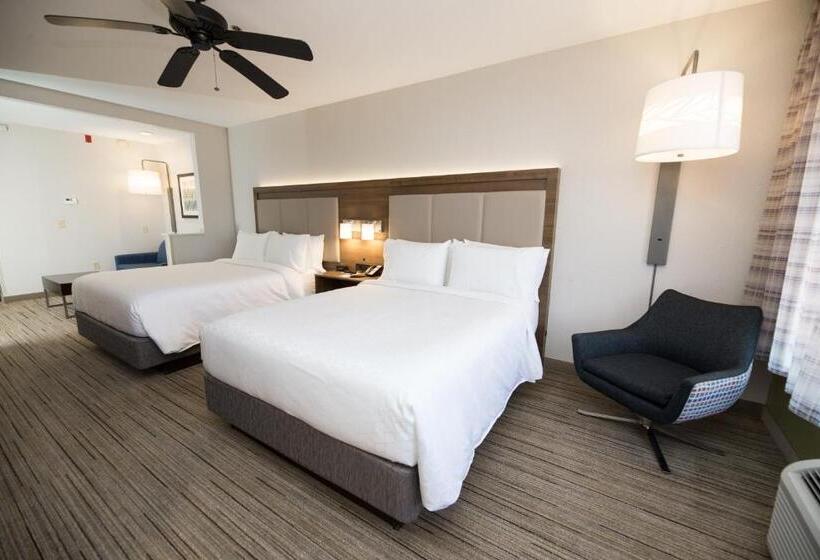 جناح, Holiday Inn Express Hotel & Suites Clinton, An Ihg