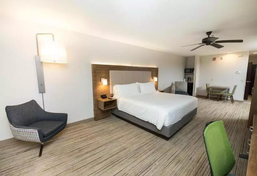 身障者適用スイートルーム, Holiday Inn Express Hotel & Suites Clinton, An Ihg