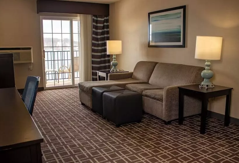 リバービュースイート, Holiday Inn Express Le Claire Riverfront Davenport, An Ihg