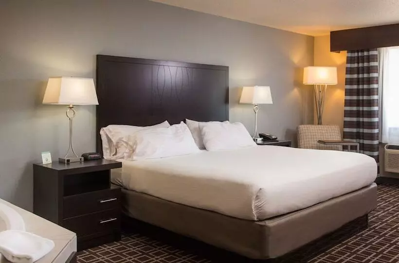 リバービュースイート, Holiday Inn Express Le Claire Riverfront Davenport, An Ihg