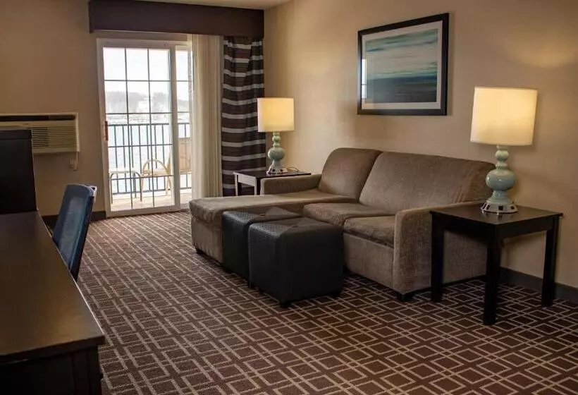 リバービュースイート, Holiday Inn Express Le Claire Riverfront Davenport, An Ihg