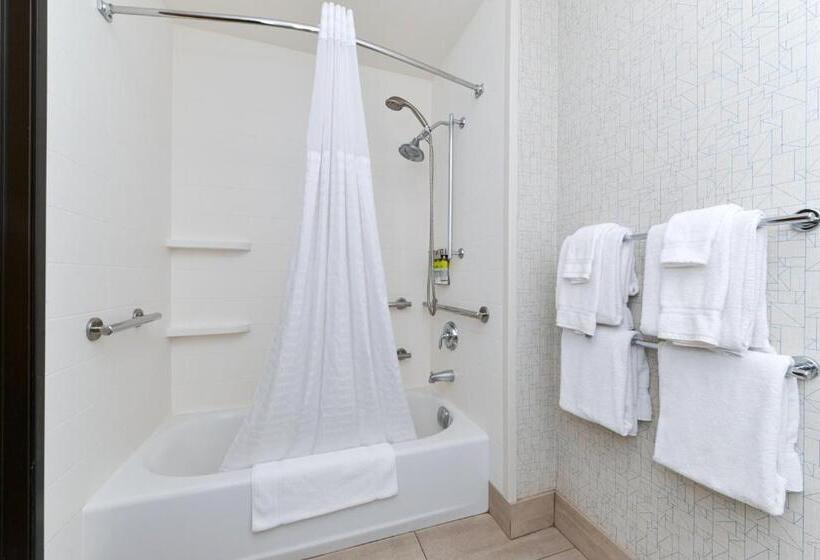סוויטה מותאמת לאדם עם מוגבלויות, Holiday Inn Express Madera, An Ihg