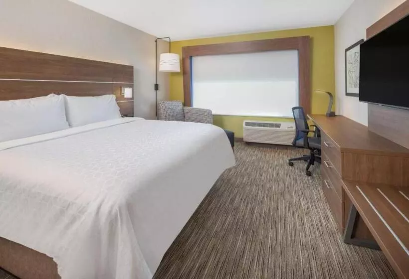 身障者適用キングサイズベッドルーム, Holiday Inn Express Madera, An Ihg