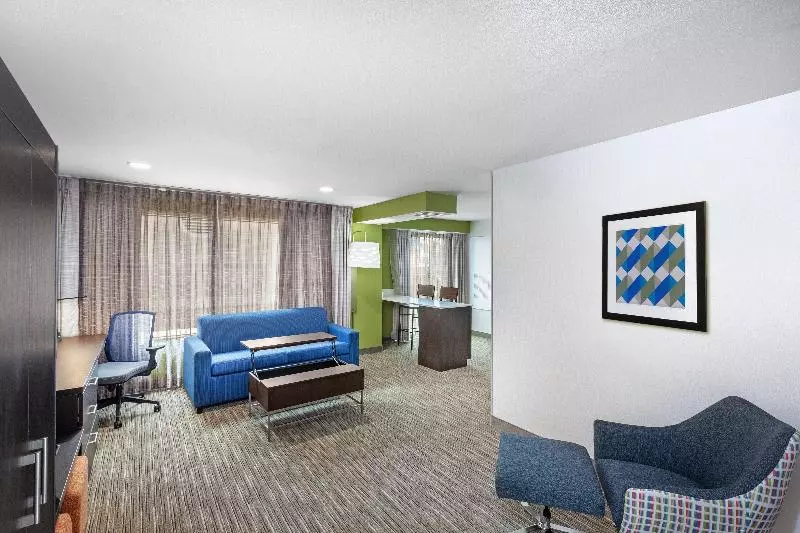 スイート, Holiday Inn Express & Suites Baton Rouge East, An Ihg
