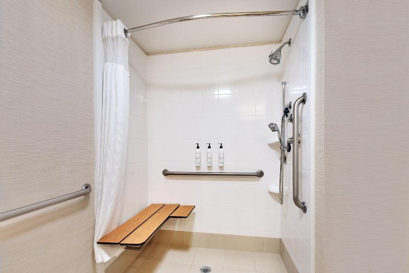 Люкс Кровать Кинг, Holiday Inn Express & Suites Clovis Fresno Area, An Ihg