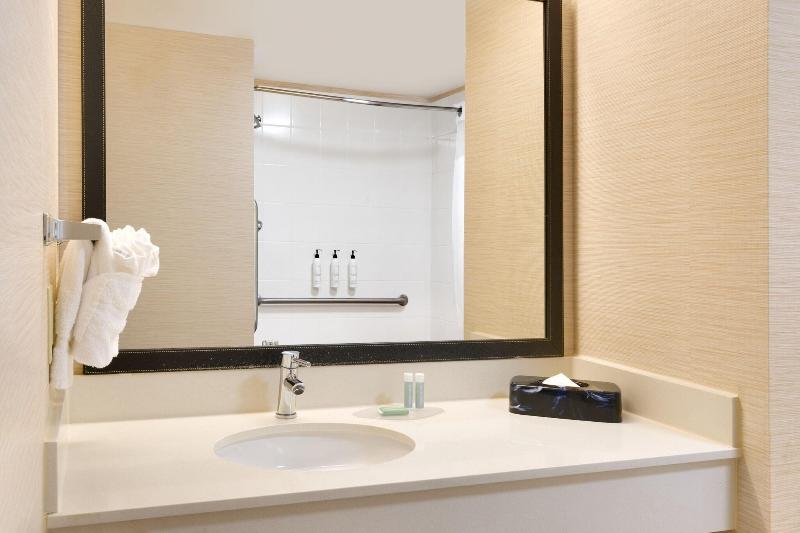 带大床的套房, Holiday Inn Express & Suites Clovis Fresno Area, An Ihg