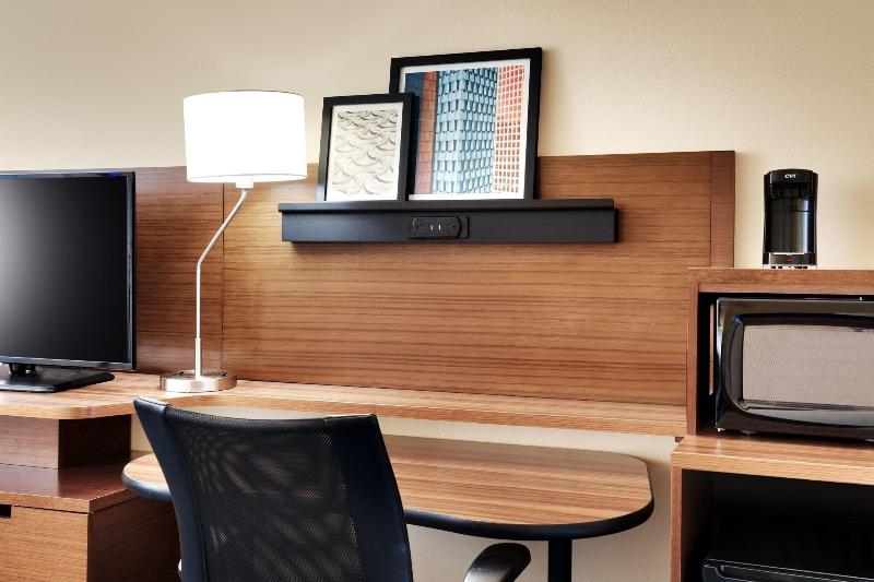 Люкс Кровать Кинг, Holiday Inn Express & Suites Clovis Fresno Area, An Ihg