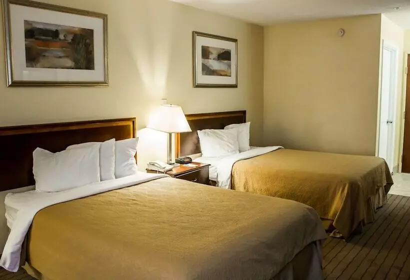 ２ダブルベッドのスタンダードルーム, Quality Inn Fuquay Varina East