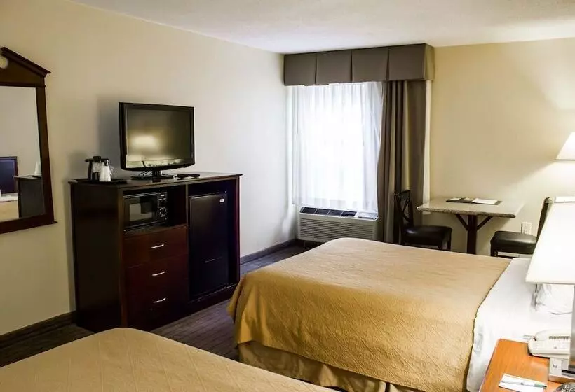 ２ダブルベッドのスタンダードルーム, Quality Inn Fuquay Varina East