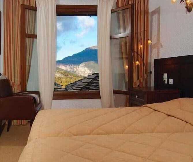 스탠다드 트리플 룸, Taxiarches