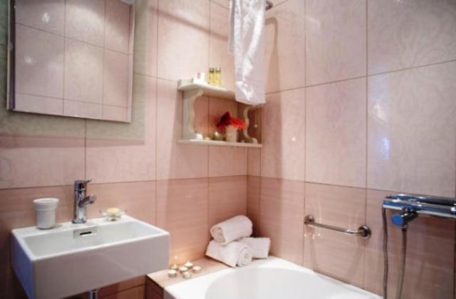 غرفة قياسية مطلّة علي البحر, Timoleon