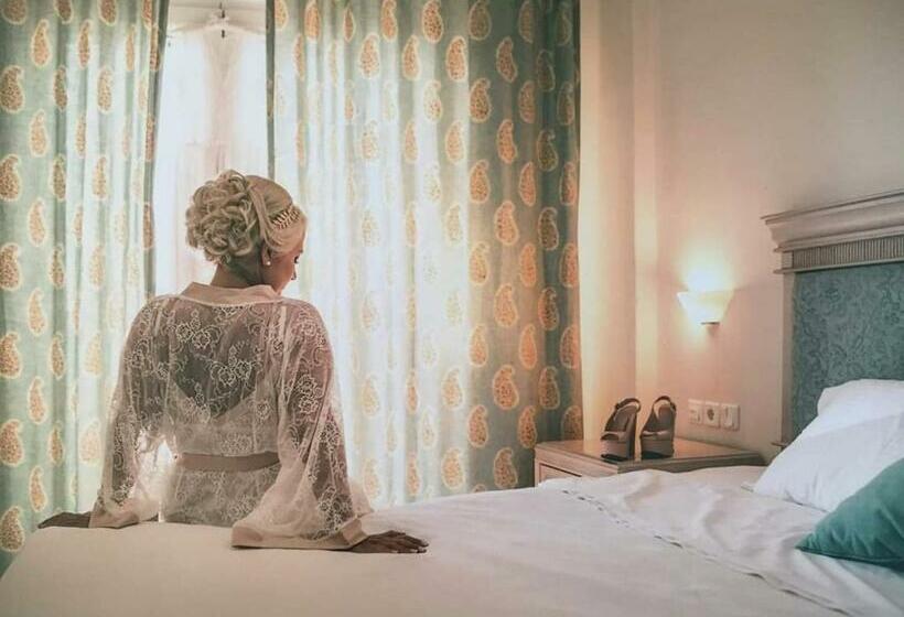 غرفة قياسية مطلّة علي البحر, Timoleon