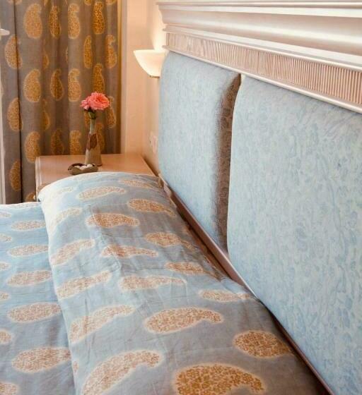 غرفة قياسية مطلّة علي البحر, Timoleon