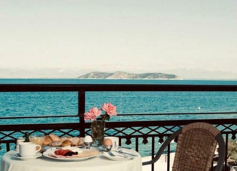 غرفة قياسية مطلّة علي البحر, Timoleon