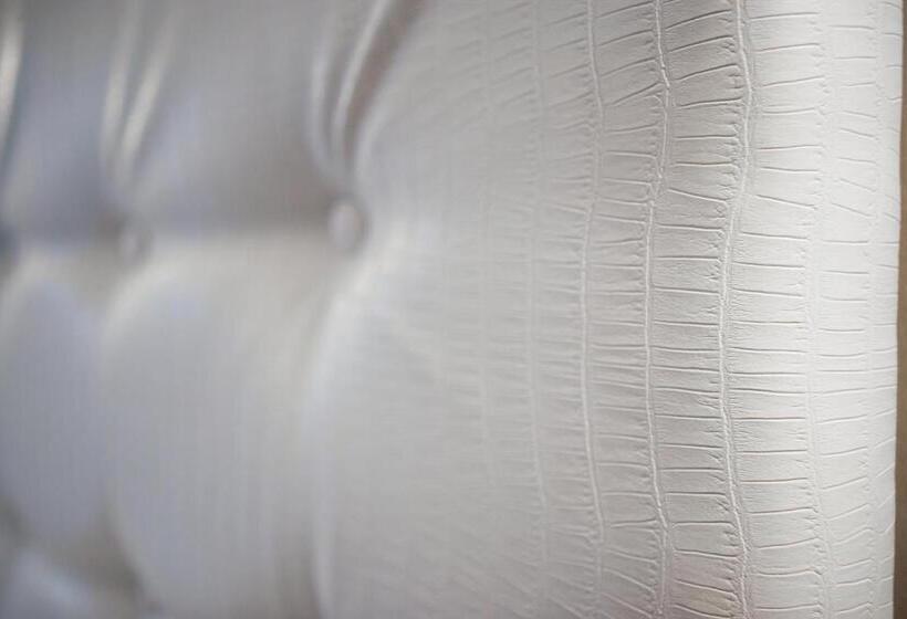 자쿠지 스위트, Windermere Suites