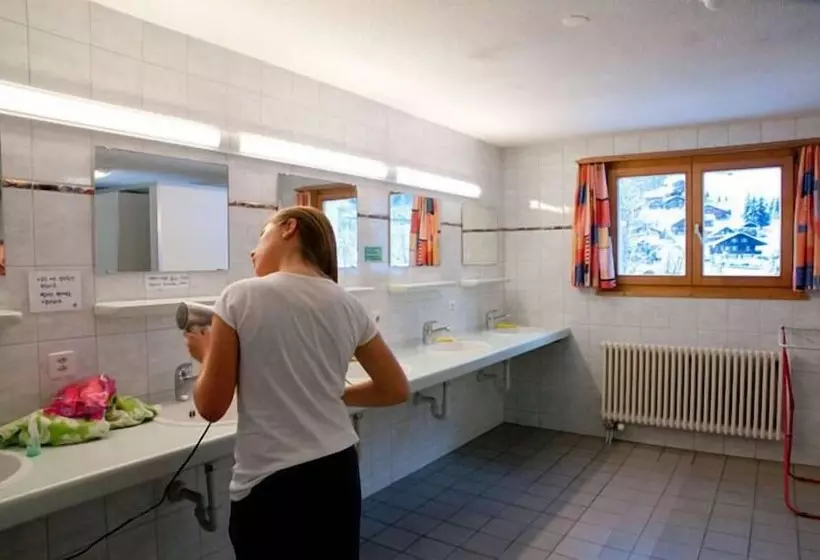 ルームシェアのワンベッド, Valley Hostel