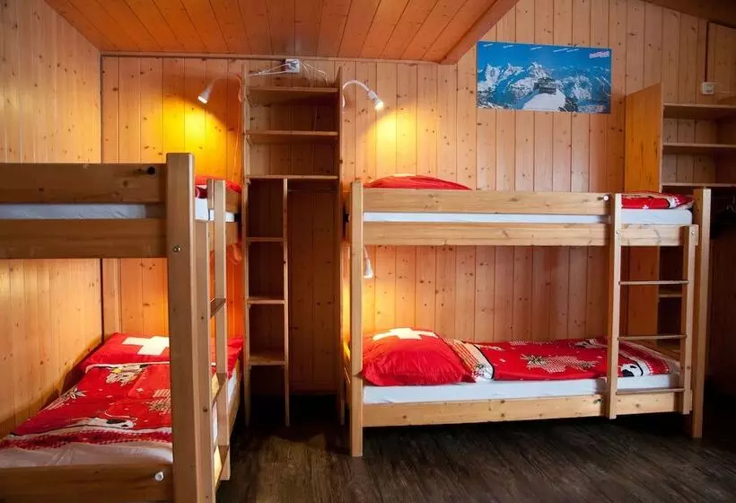 ルームシェアのワンベッド, Valley Hostel