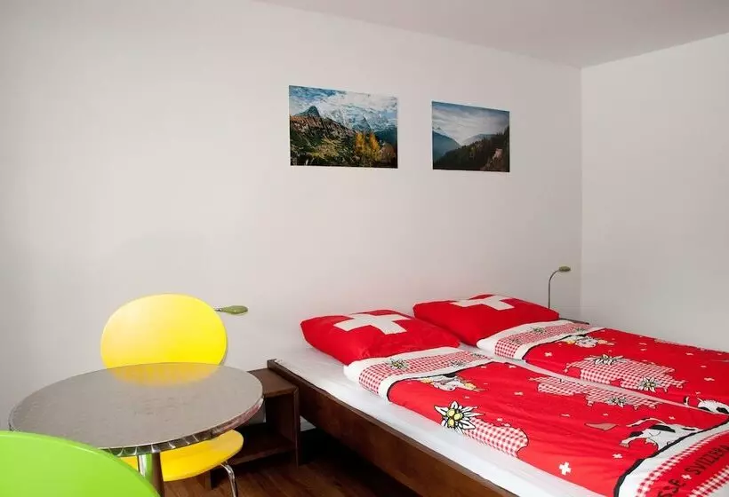 バスルーム共有のトリプルスタンダード, Valley Hostel