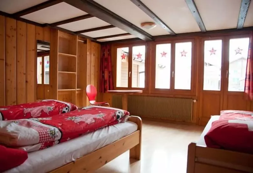 バスルーム共有のトリプルスタンダード, Valley Hostel