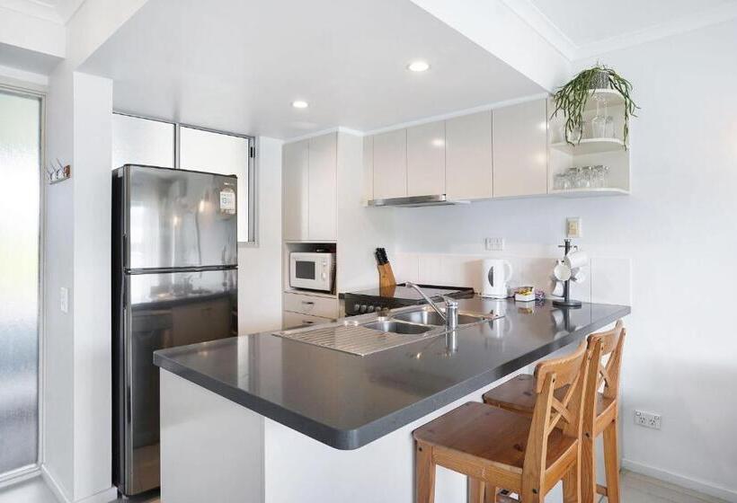 Апартаменты Премиум 1 Спальня, Noosa Parade Holiday Inn