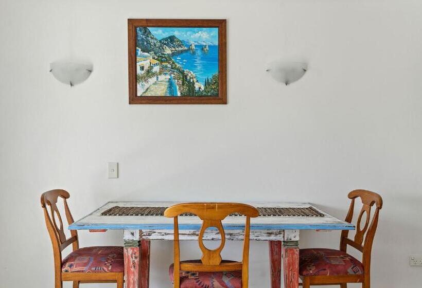 Апартаменты Economy 1 Спальня, Noosa Parade Holiday Inn