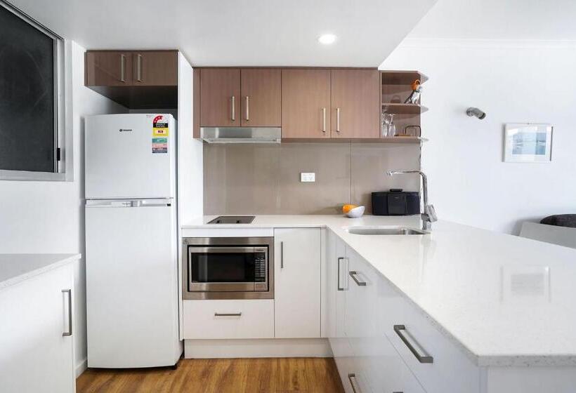 Апартаменты Премиум 1 Спальня, Noosa Parade Holiday Inn