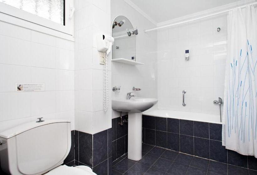 스탠다드 스튜디오, Daphne S Club Hotel Apartments