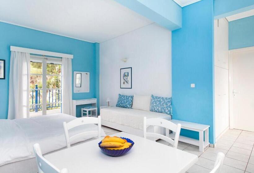 스탠다드 스튜디오, Daphne S Club Hotel Apartments