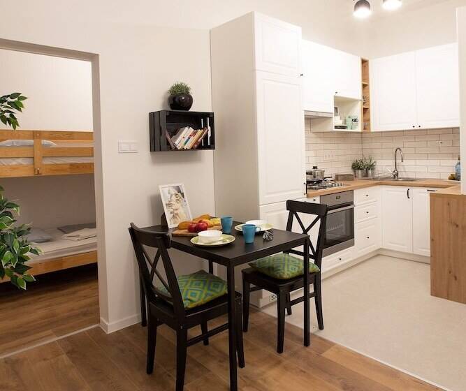 带1个卧室的舒适公寓, Friends Hostel & Apartments