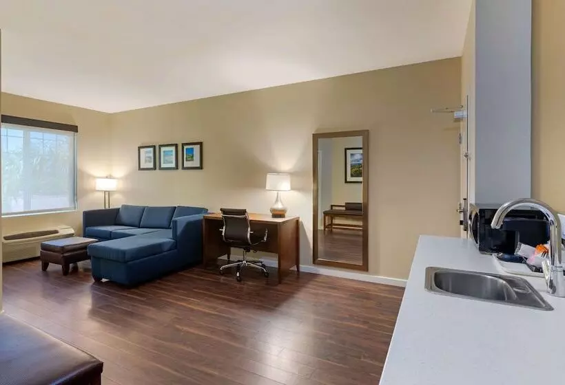 スイート, Comfort Inn & Suites Near Ontario Airport