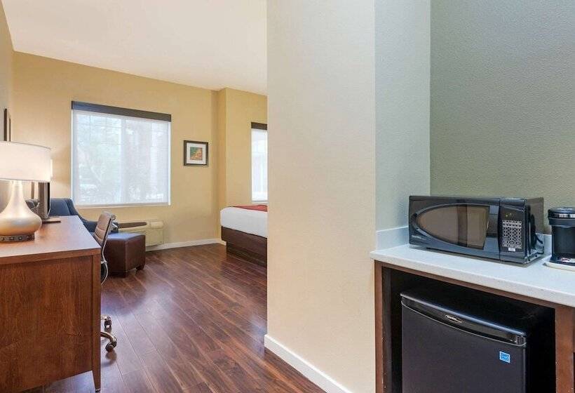 스위트, Comfort Inn & Suites Near Ontario Airport