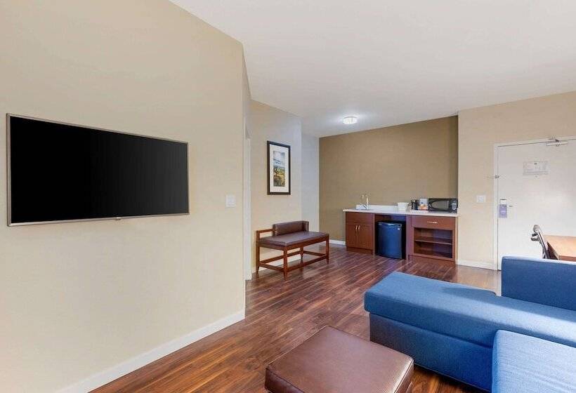 스위트, Comfort Inn & Suites Near Ontario Airport