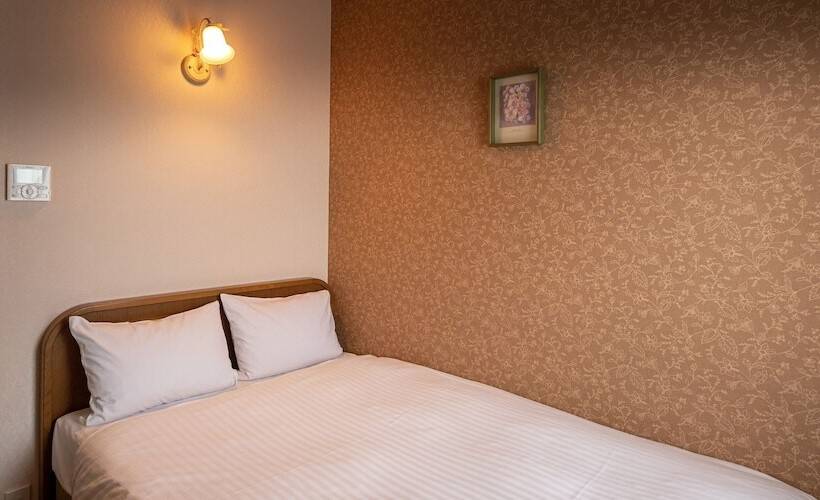 标准单人间, Eclair Hakata