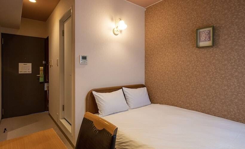 标准单人间, Eclair Hakata