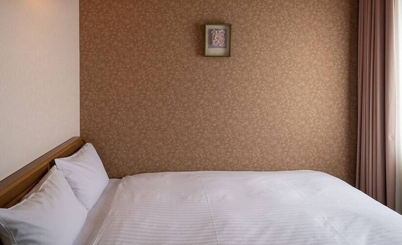 标准单人间, Eclair Hakata