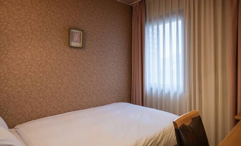 标准单人间, Eclair Hakata