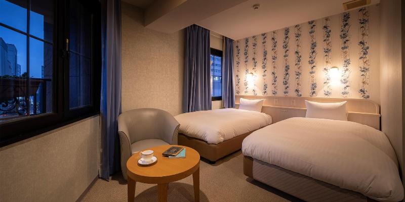 标准间, Eclair Hakata