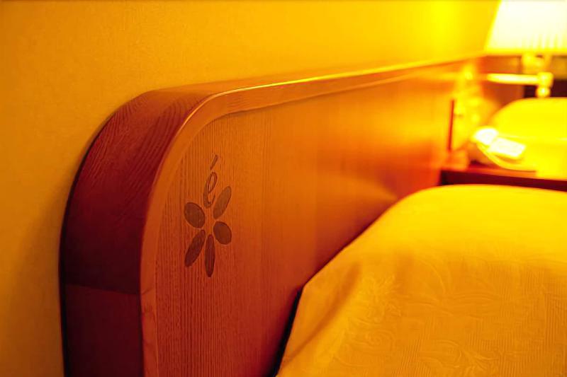 标准间, Eclair Hakata