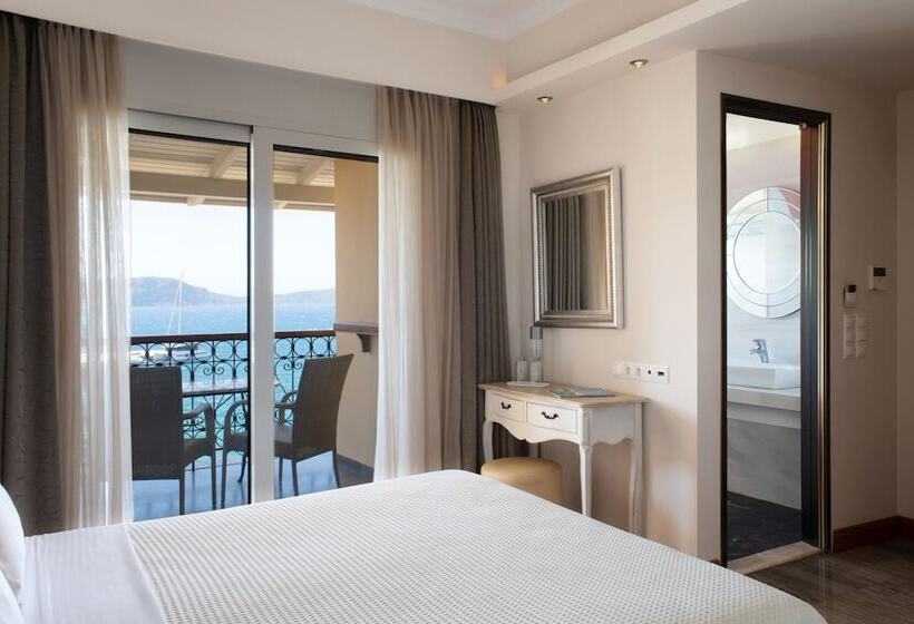 חדר סופריור, Karalis City