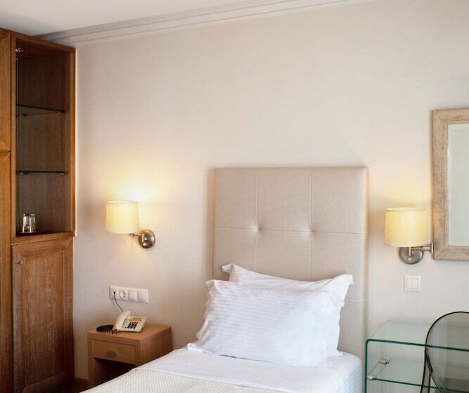 חדר משפחתי, Karalis City