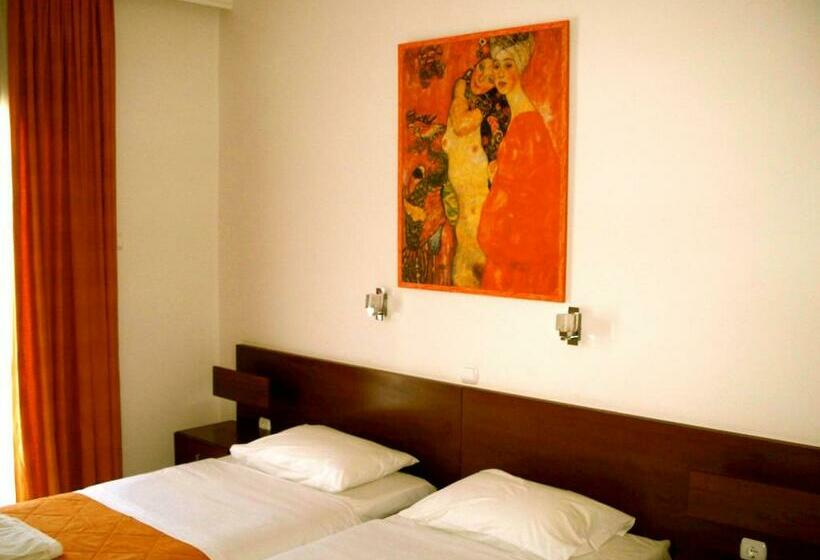 スタンダードルーム, Kostis