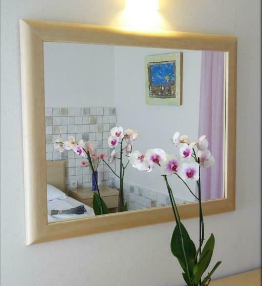 スタンダードルーム, Kostis