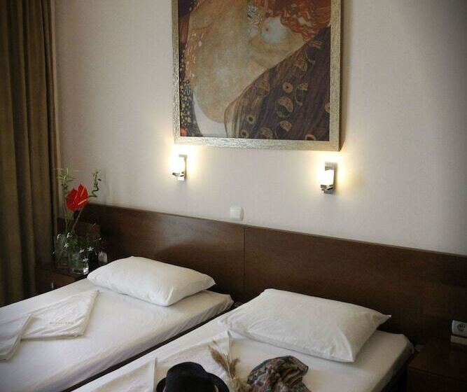 スタンダードルーム, Kostis