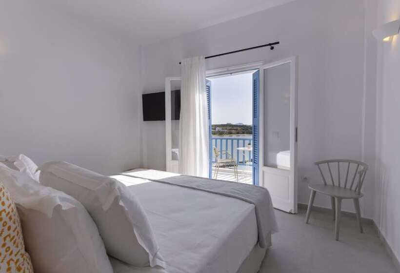 استودیوی لوکس, Kouros Village