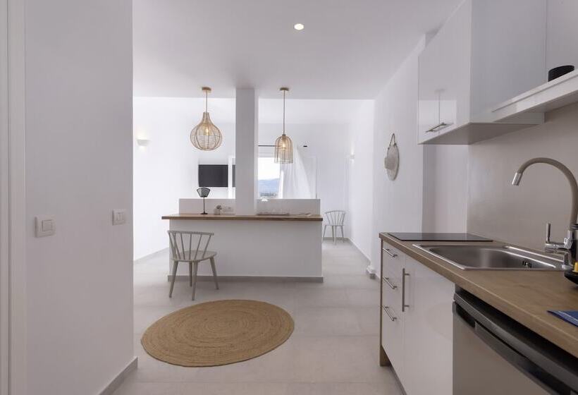 Студия Deluxe, Kouros Village